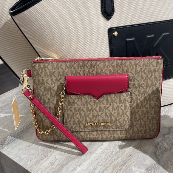 MICHAEL KORS JET SET ITEM LG 2 in 1 CARD CASE & WRISTLET
Carmine Pink
NWT - Picture 2 of 16